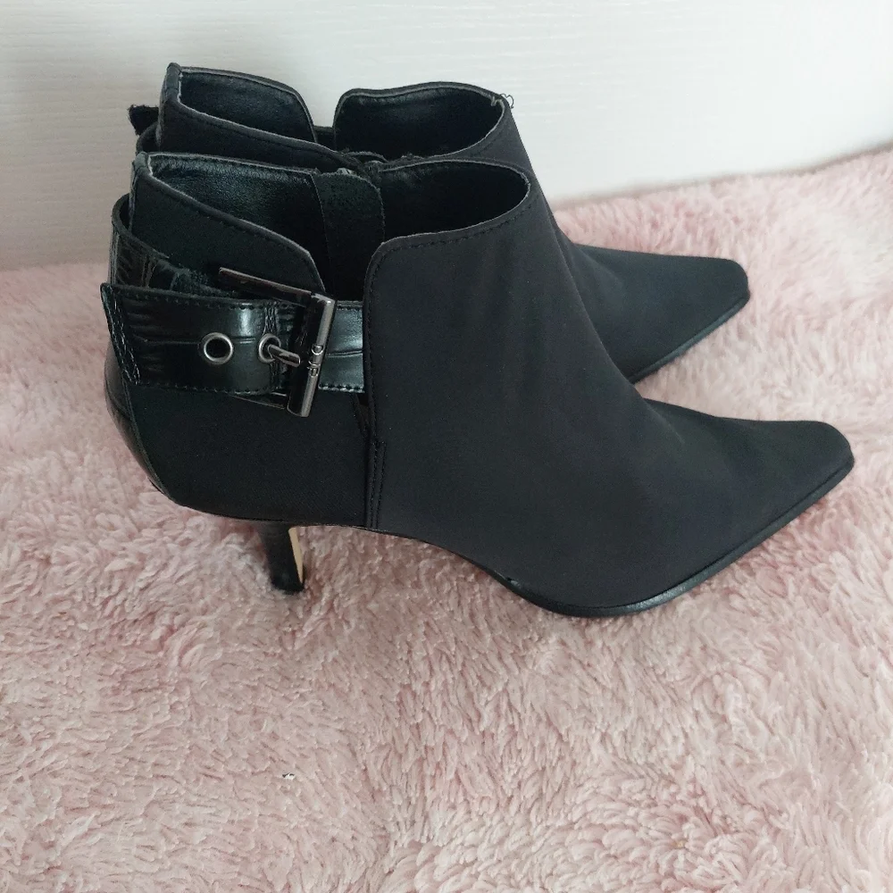 Donald J. Pliner Lure Kitten Hills Black Booties Size 6.5 - Picture 1 of 8